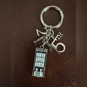 Gorgeous Henri Bendel Iconic 712  5th Avenue Gold Keychain Fob Bag Charm VGUC